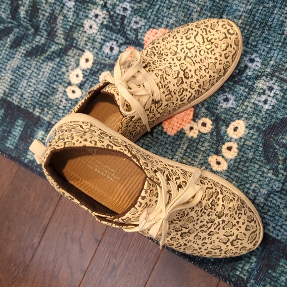 EUC Toms cheetah print sneakers size 8 - Picture 2 of 7
